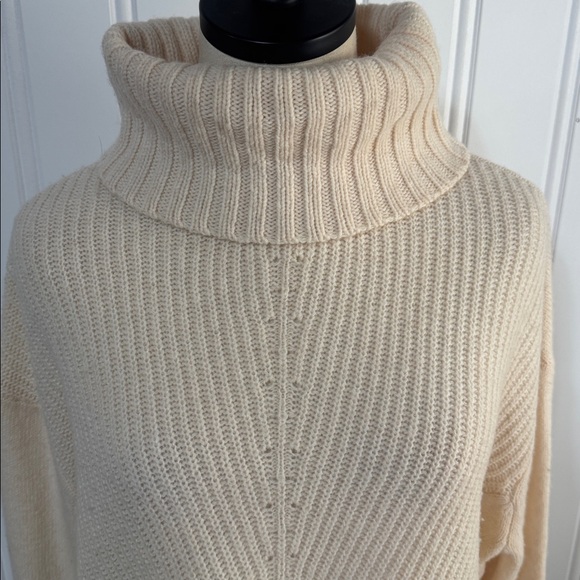 Moth Anthropologie Oversized Wool Blend Cream Turtleneck Sweater size S - Picture 9 of 12